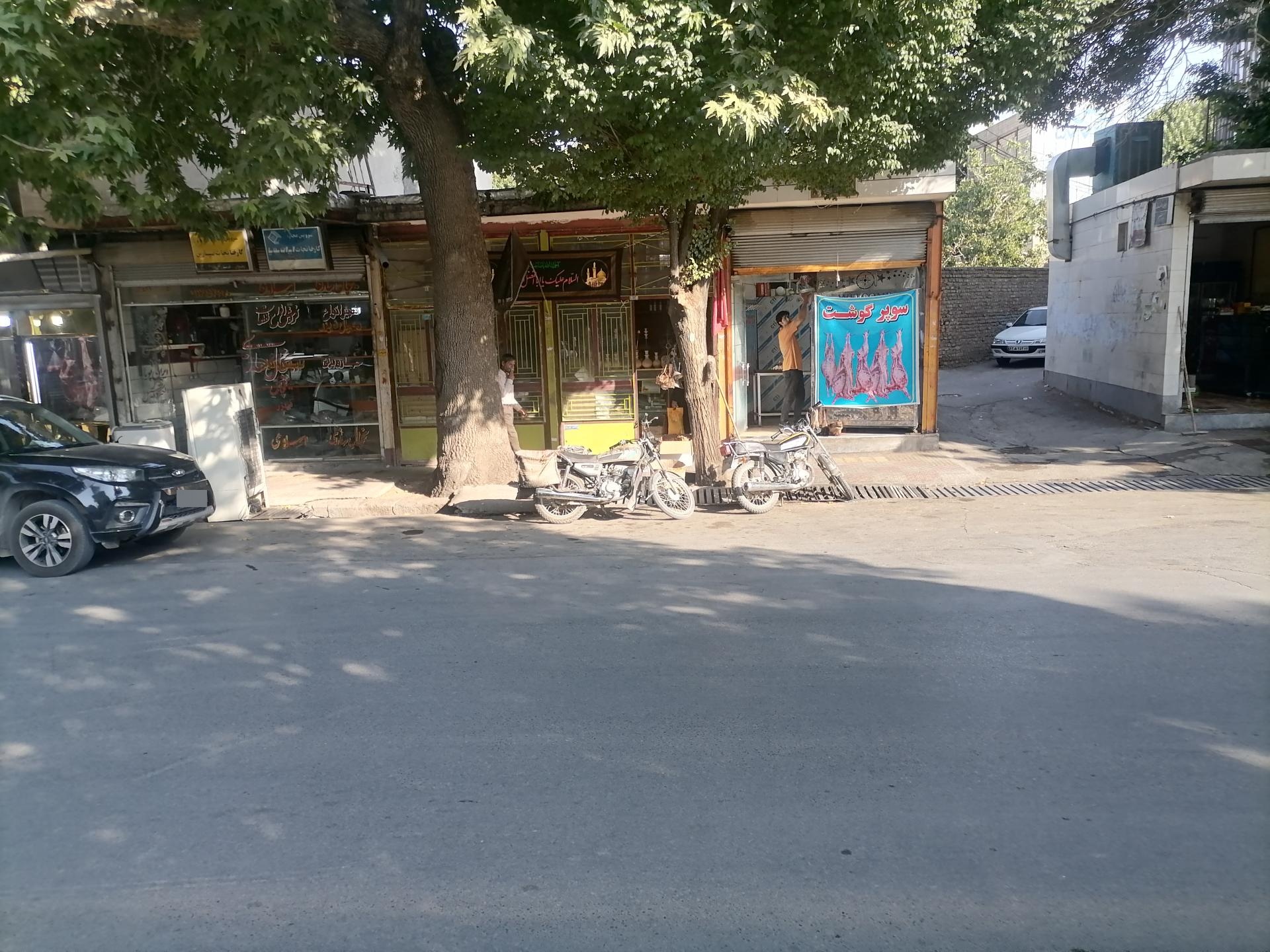 عکس ذغال فروشی حاج حسین و پسران(به جز علی رضا)