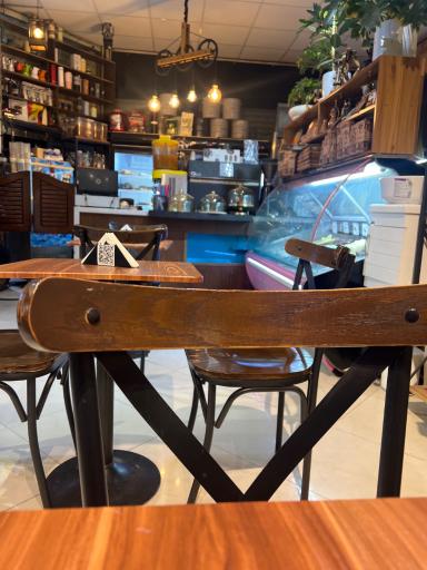 عکس کافه بستنی داش آکل