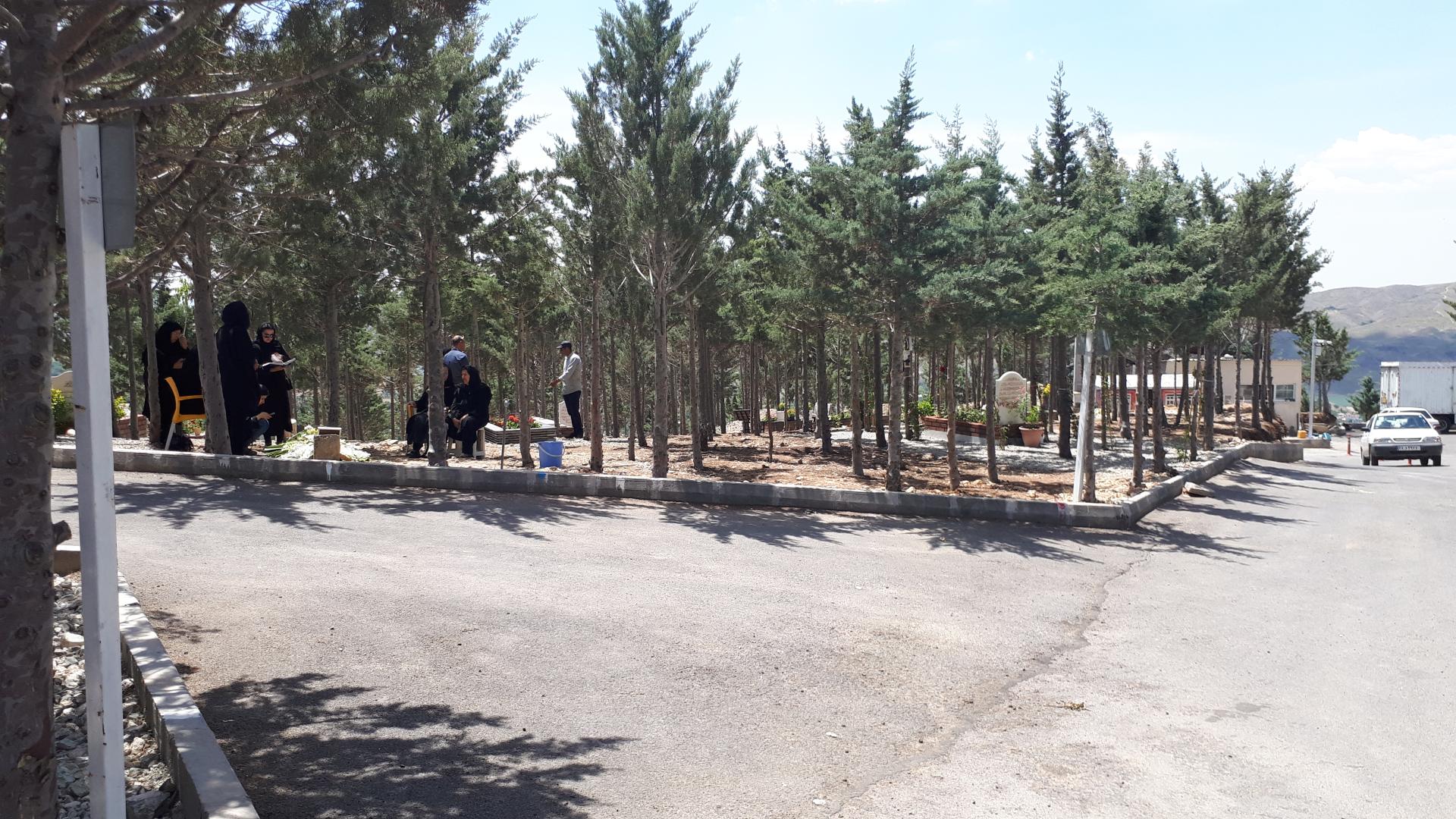 عکس آرامستان تپه سرخه 