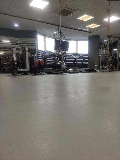 عکس باشگاه بدنسازی مکث فیت