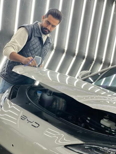 عکس کارشناسی و تشخیص رنگ مهندس دهقان