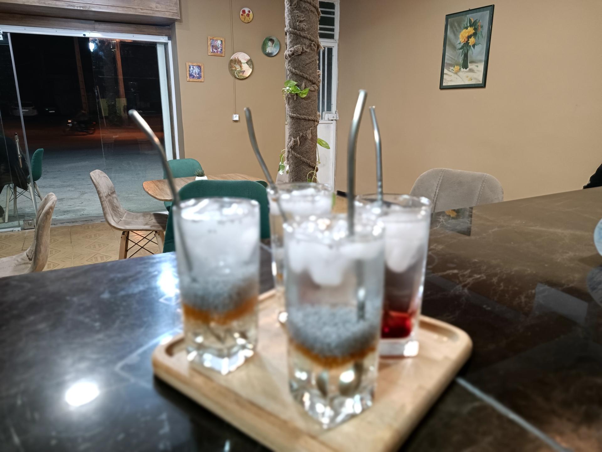 عکس کافه قهوه‌ای 