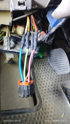 عکس خدمات برق خودرو و باطری