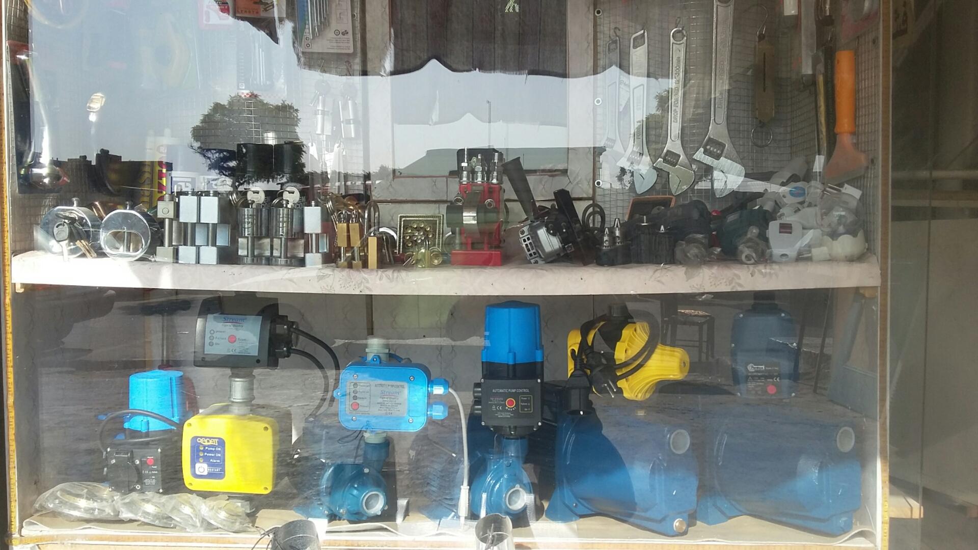 عکس فروشگاه رنگ ابزار و شیر آلات آتــا