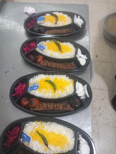 عکس تهیه غذای حاج عبدالله 