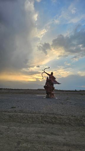 عکس مجسمه آرش کمانگیر
