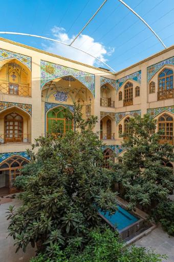 عکس مقبره و مدرسه علمیه حاجی کلباسی