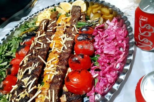 عکس باغچه و رستوران فدک