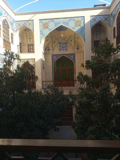 عکس مقبره و مدرسه علمیه حاجی کلباسی