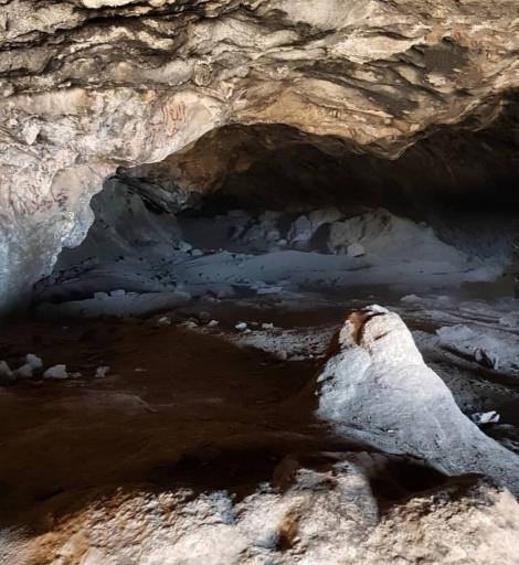 عکس غار مغان
