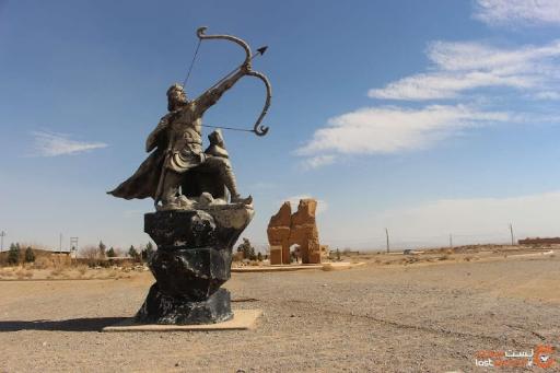 عکس مجسمه آرش کمانگیر