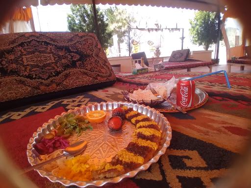 عکس رستوران و سفره خانه سنتی مهروماه