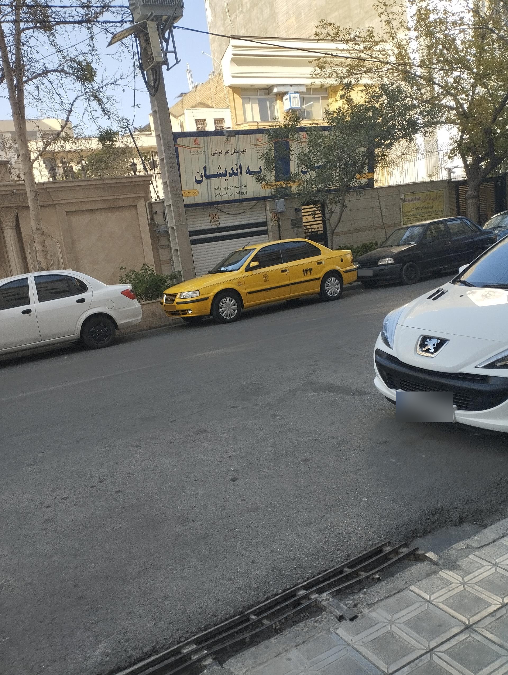 عکس دبیرستان پسرانه دوره دوم به اندیشان