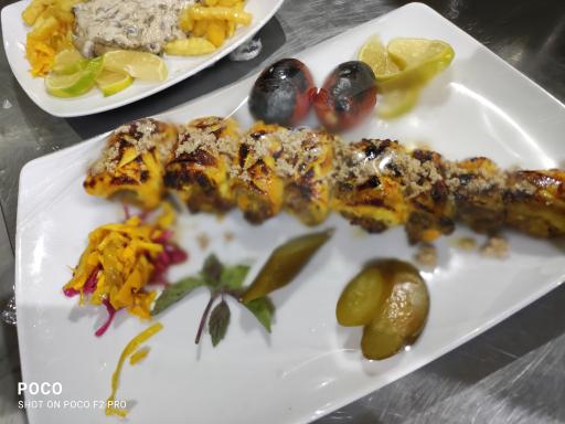 عکس رستوران و سفره خانه سنتی مهروماه