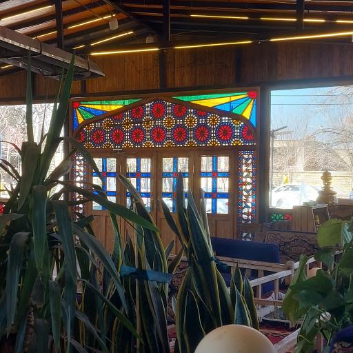 عکس رستوران و سفره خانه سنتی مهروماه