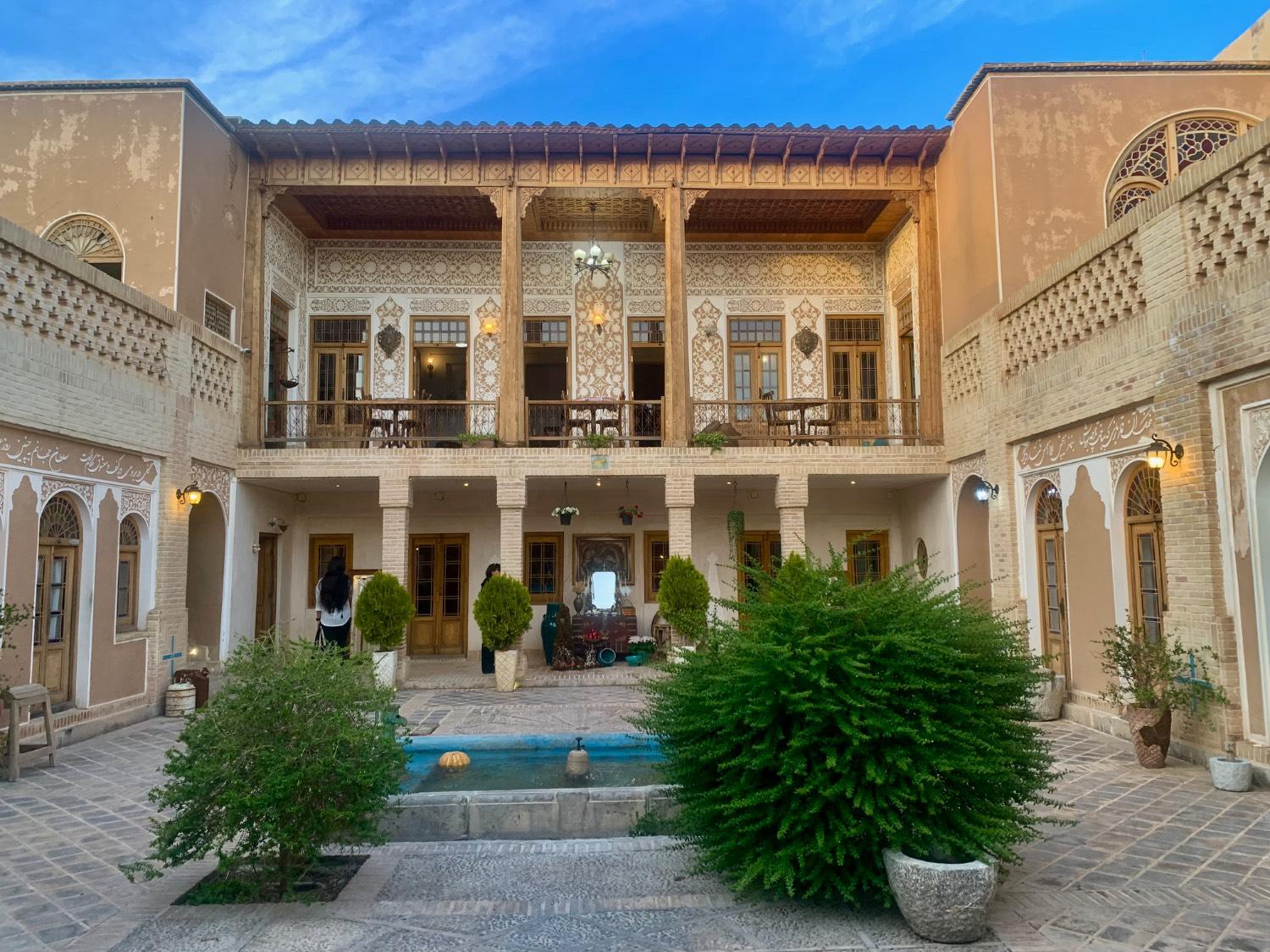 عکس عمارت عباسقلی خان