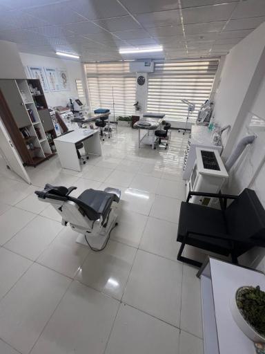 عکس ساختمان پزشکان لاله