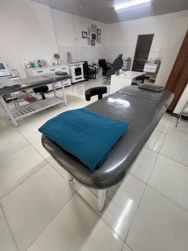 عکس ساختمان پزشکان لاله