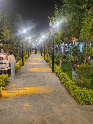 عکس باغ رستوران دربار