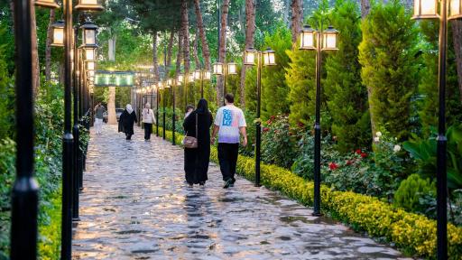 عکس باغ رستوران دربار ایرونی