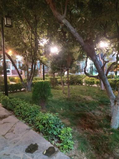 عکس باغ رستوران دربار ایرونی