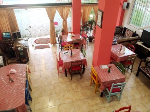 عکس آشپزخانه و سالن غذاخوری ماه بانو 