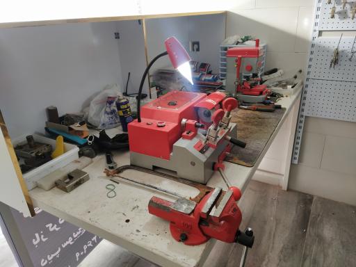 عکس یدک کش و کلیدسازی 