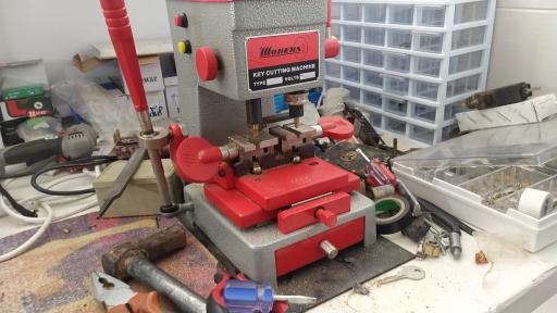 عکس یدک کش و کلیدسازی 