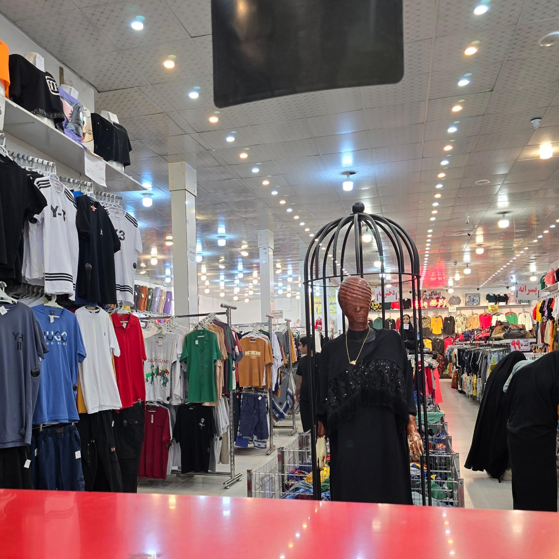 عکس فروشگاه پوشاک زلزله