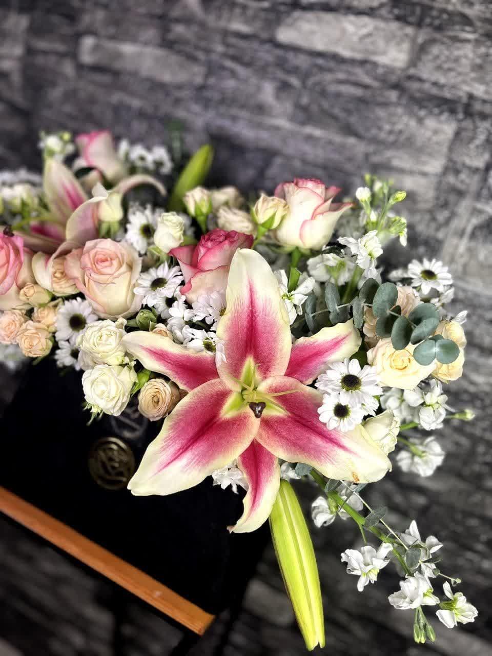 عکس گل فروشی گل کاغذی 