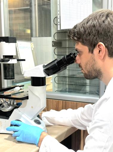 عکس آزمایشگاه شبانه روزی پاتوبیولوژی و ژنتیک آرامش