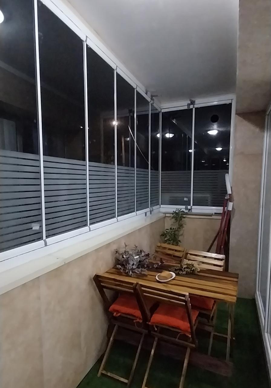 عکس شیشه بالکن آکار