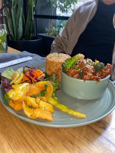 عکس رستوران سوشی آنت