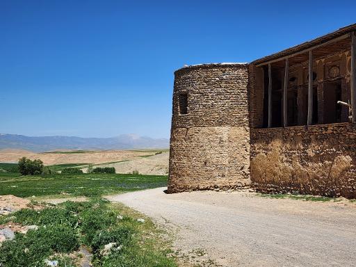 عکس قلعه بارده