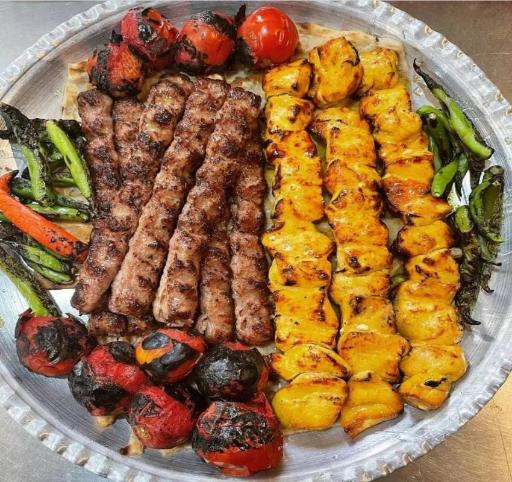 عکس تهیه غذای عمو صادق