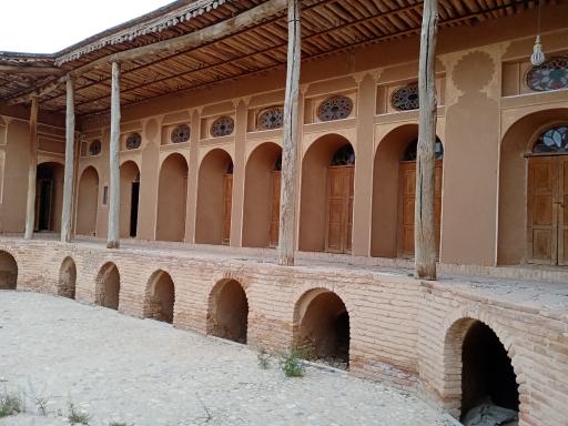 عکس قلعه بارده