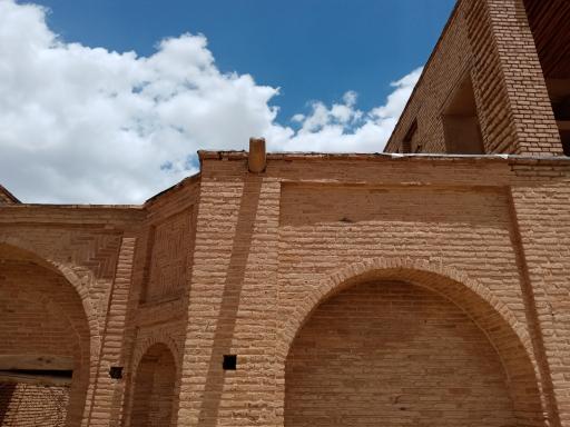 عکس قلعه بارده