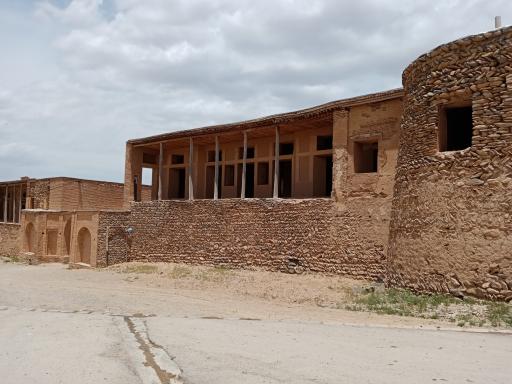 عکس قلعه بارده
