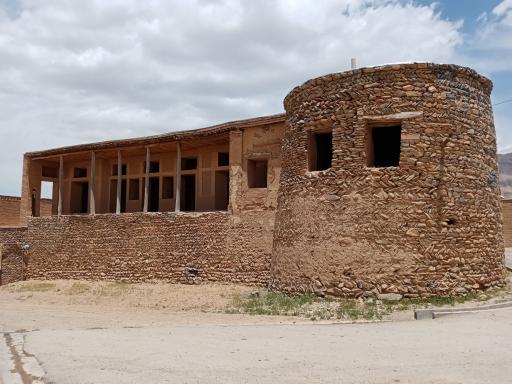 عکس قلعه بارده