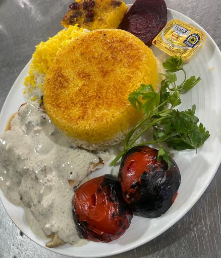 تهیه غذای ته دیگ