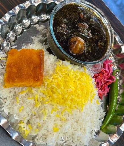 تهیه غذای ته دیگ