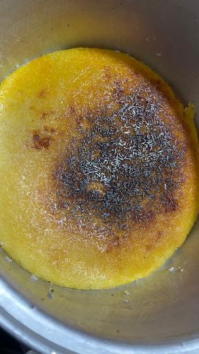 عکس تهیه غذای ته دیگ