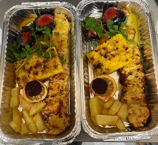 تهیه غذای ته دیگ