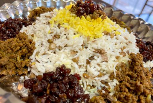 تهیه غذای ته دیگ