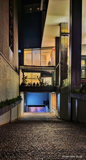 عکس پارکینگ مرکز خرید پین پلازا 