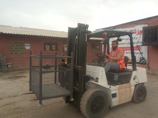 عکس آموزشگاه رانندگی ویژه لیفتراک آسان ماشین