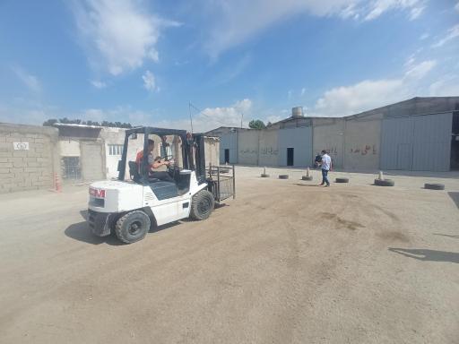 عکس آموزشگاه رانندگی ویژه لیفتراک آسان ماشین