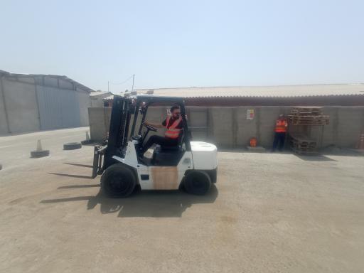 عکس آموزشگاه رانندگی ویژه لیفتراک آسان ماشین