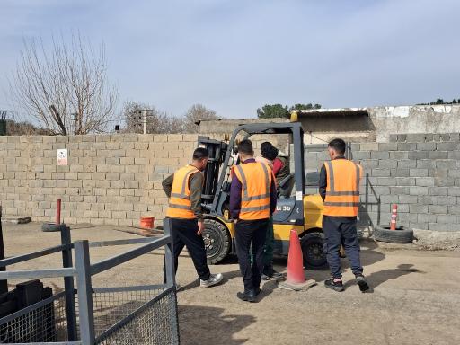 عکس آموزشگاه رانندگی ویژه لیفتراک آسان ماشین