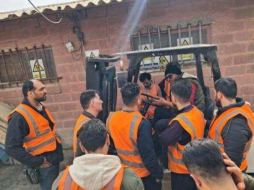 عکس آموزشگاه رانندگی ویژه لیفتراک آسان ماشین